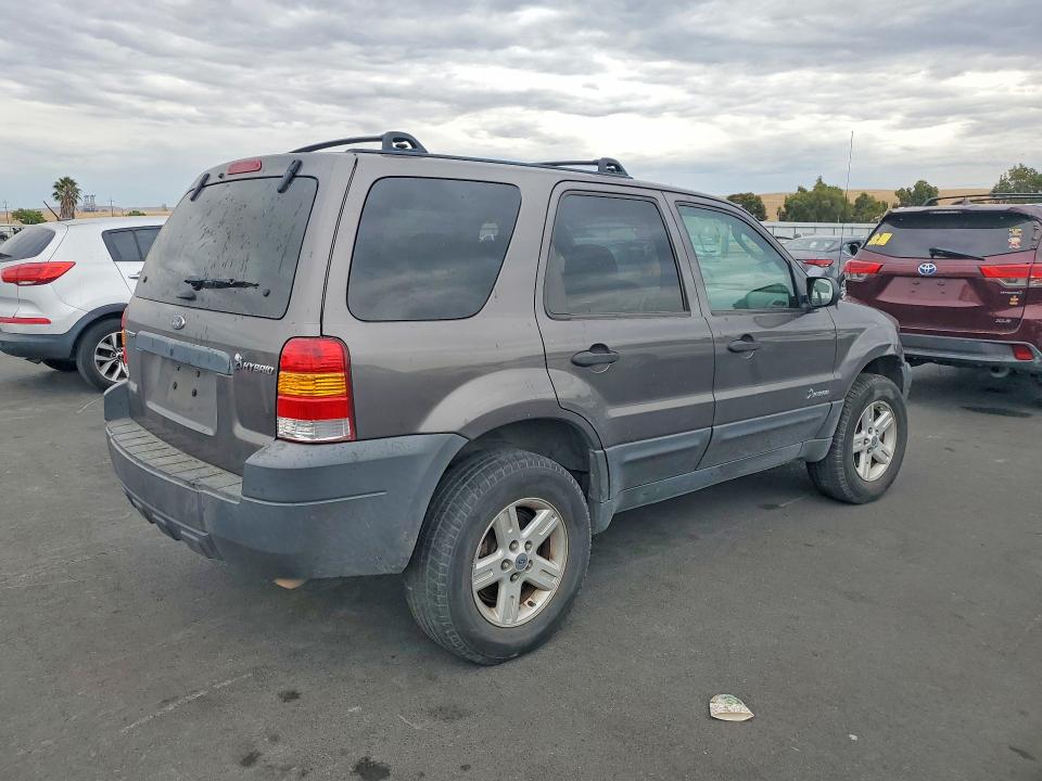 Photo 3 from auction – 2006 FORD ESCAPE with VIN 1FMCU95H46KC06113