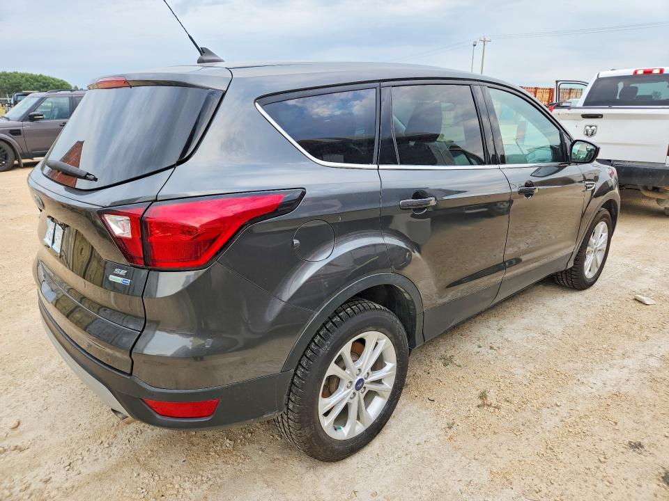 Photo 3 from auction – 2019 FORD ESCAPE with VIN 1FMCU9GD2KUB72262