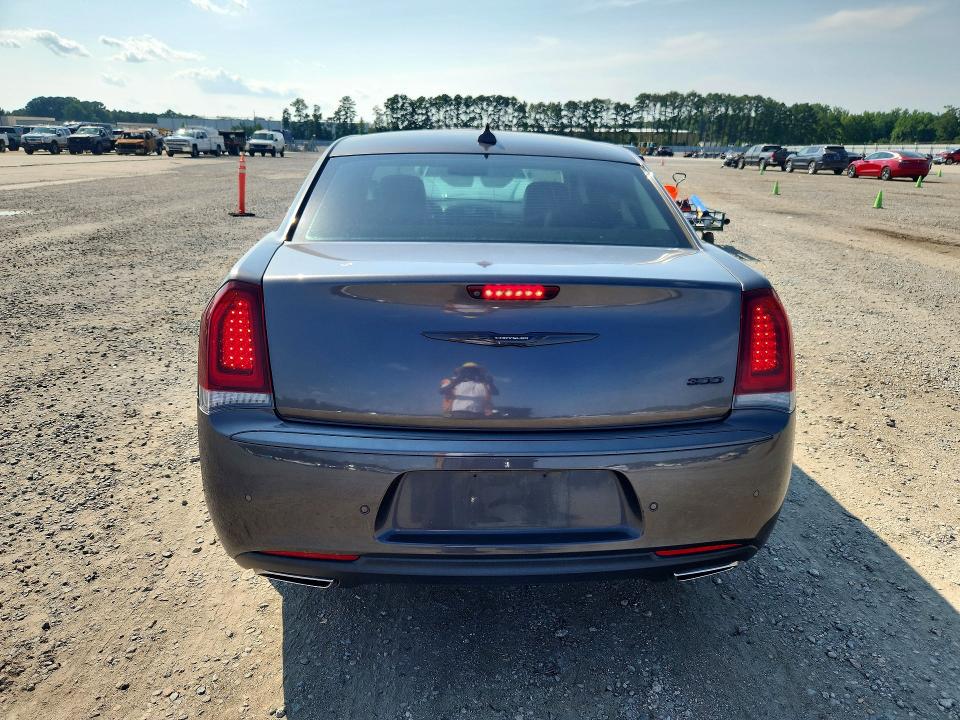 Photo 6 from auction – 2022 CHRYSLER 300 with VIN 2C3CCADG0NH134368