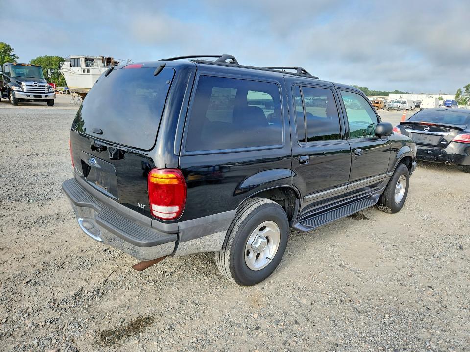Photo 3 from auction – 2000 FORD EXPLORER with VIN 1FMZU73E2YZA15906
