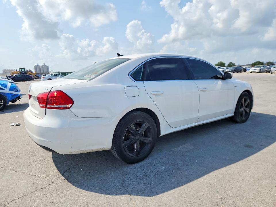 Photo 3 from auction – 2015 VOLKSWAGEN PASSAT with VIN 1VWAS7A39FC114499