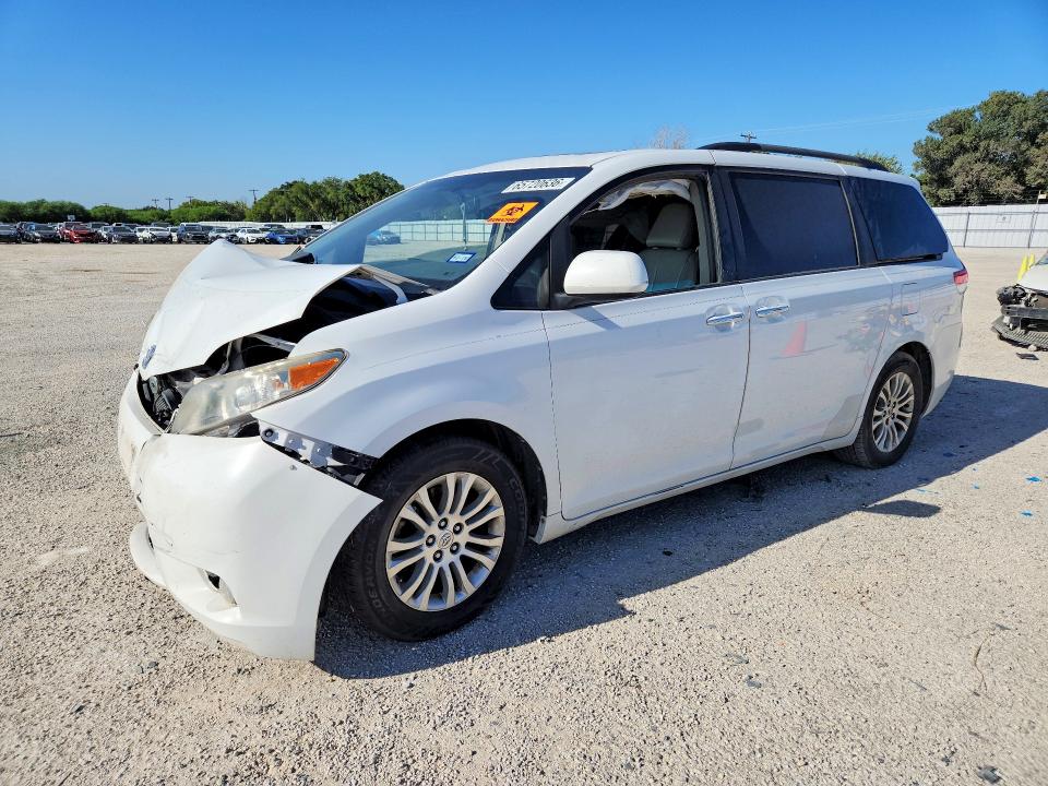 2014 TOYOTA SIENNA - Търг №65720636