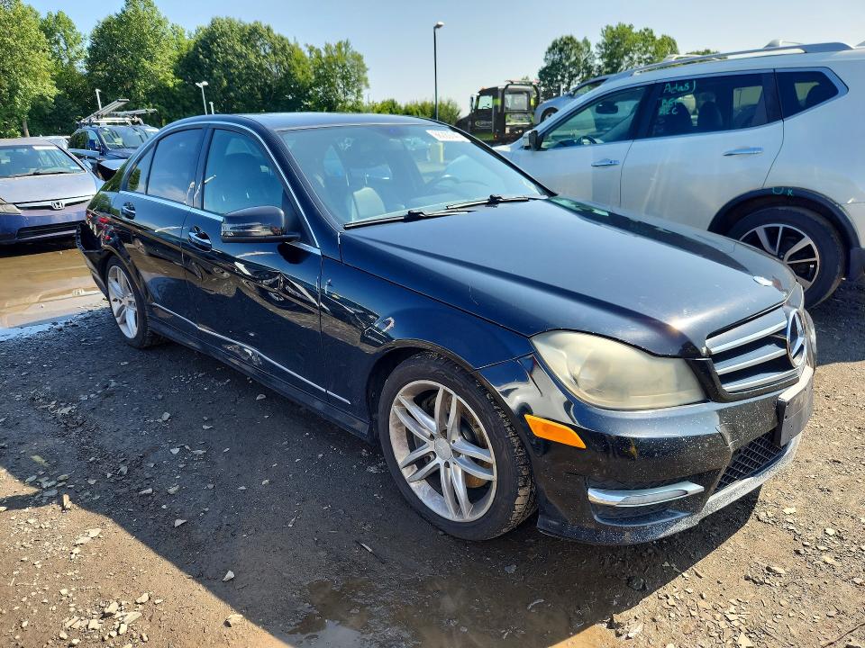 Photo 4 from auction – 2014 MERCEDES-BENZ C with VIN WDDGF8AB1EA965257
