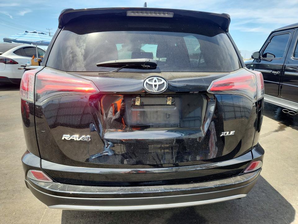 Photo 6 from auction – 2018 TOYOTA RAV4 with VIN 2T3WFREV1JW436760