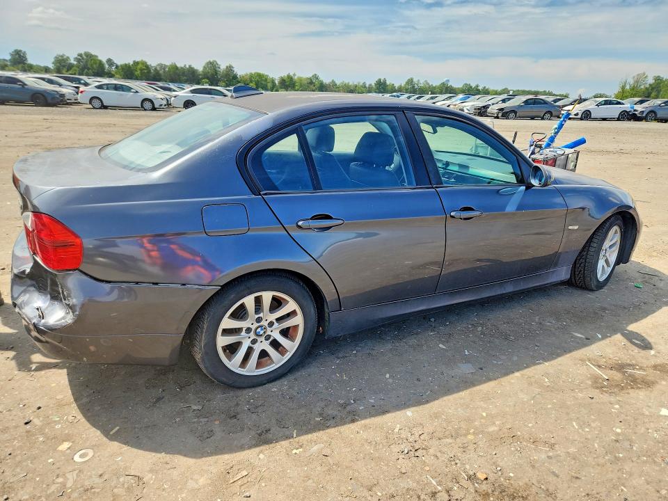 Photo 3 from auction – 2006 BMW 325 with VIN WBAVB135X6PT26351