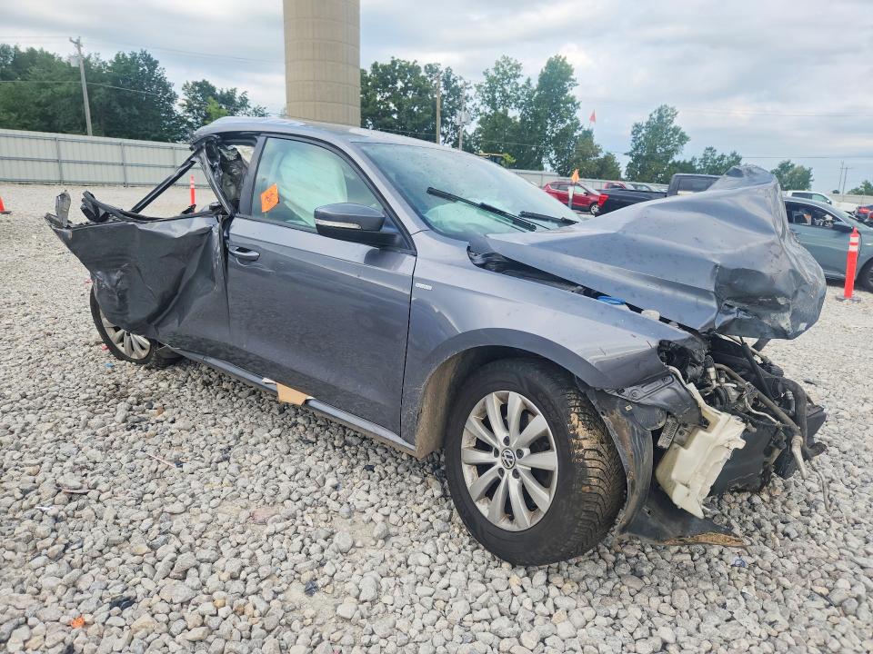 Photo 4 from auction – 2013 VOLKSWAGEN PASSAT with VIN 1VWAP7A3XDC133500