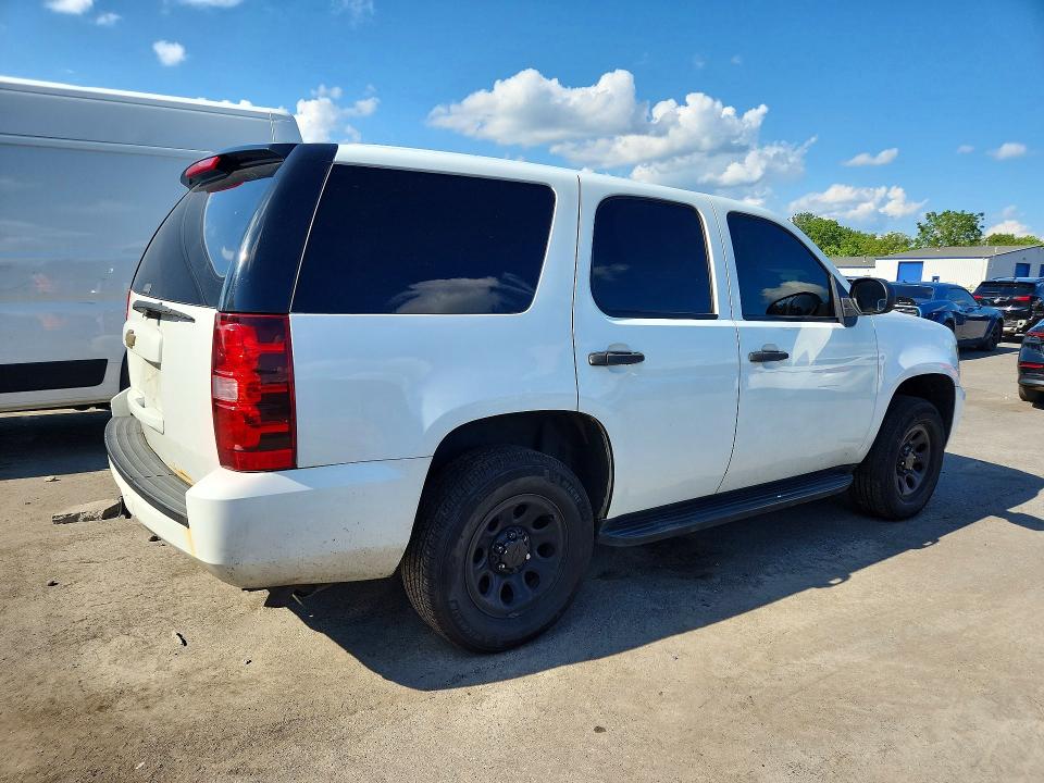 Photo 3 from auction – 2011 CHEVROLET TAHOE with VIN 1GNLC2E05BR372187