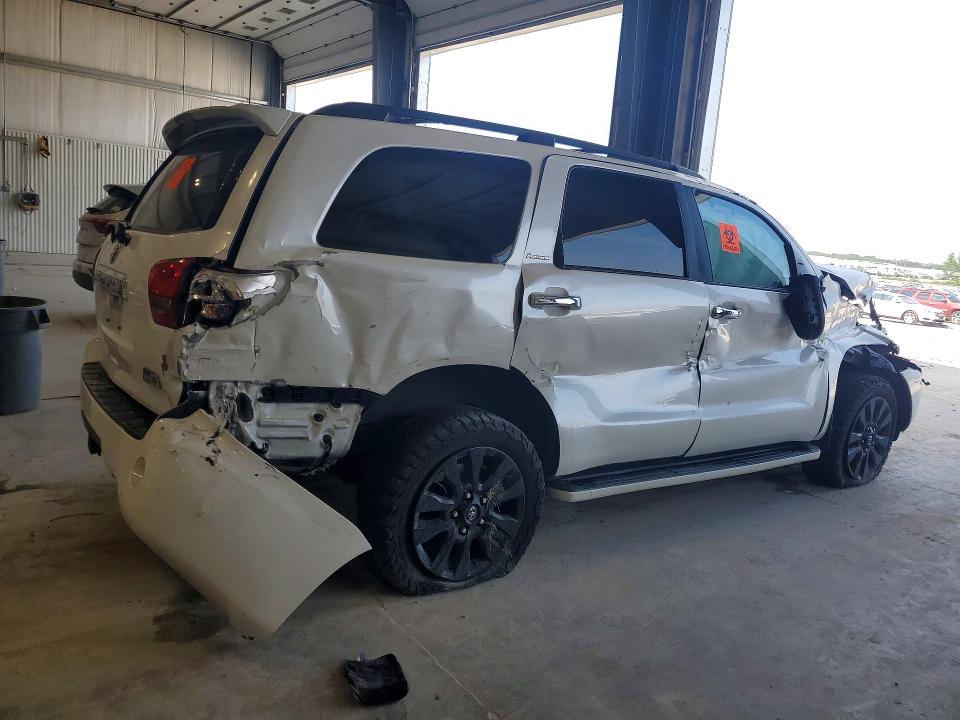 Photo 3 from auction – 2016 TOYOTA SEQUOIA with VIN 5TDDY5G19GS136222