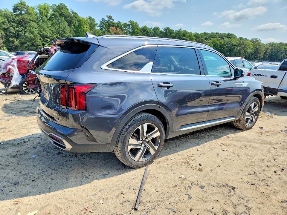 Photo 3 from auction – 2023 KIA SORENTO with VIN KNDRHDLG4P5176658
