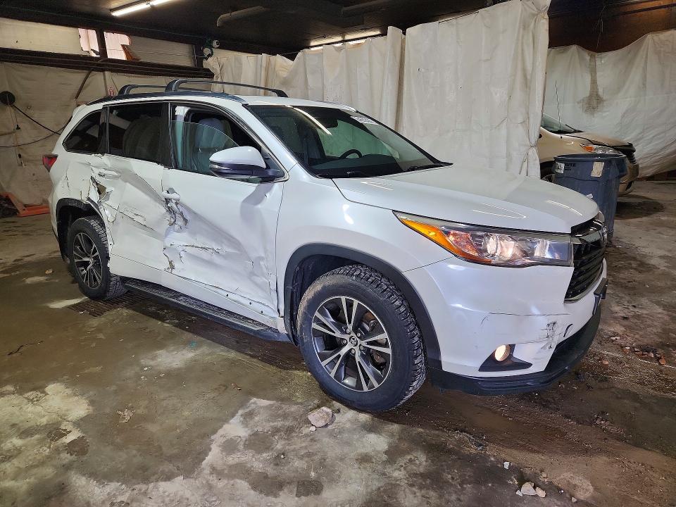 Photo 4 from auction – 2016 TOYOTA HIGHLANDER with VIN 5TDJKRFH5GS243519