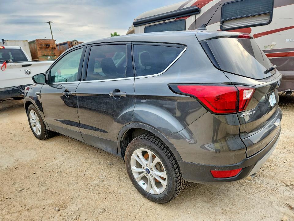 Photo 2 from auction – 2019 FORD ESCAPE with VIN 1FMCU9GD2KUB72262