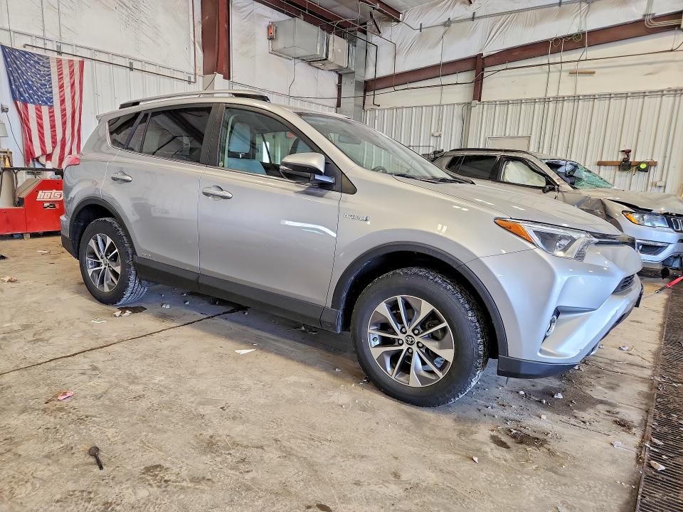 Снимка 4 от търг – 2017 TOYOTA RAV4 HYBRID с VIN JTMRJREV8HD119738