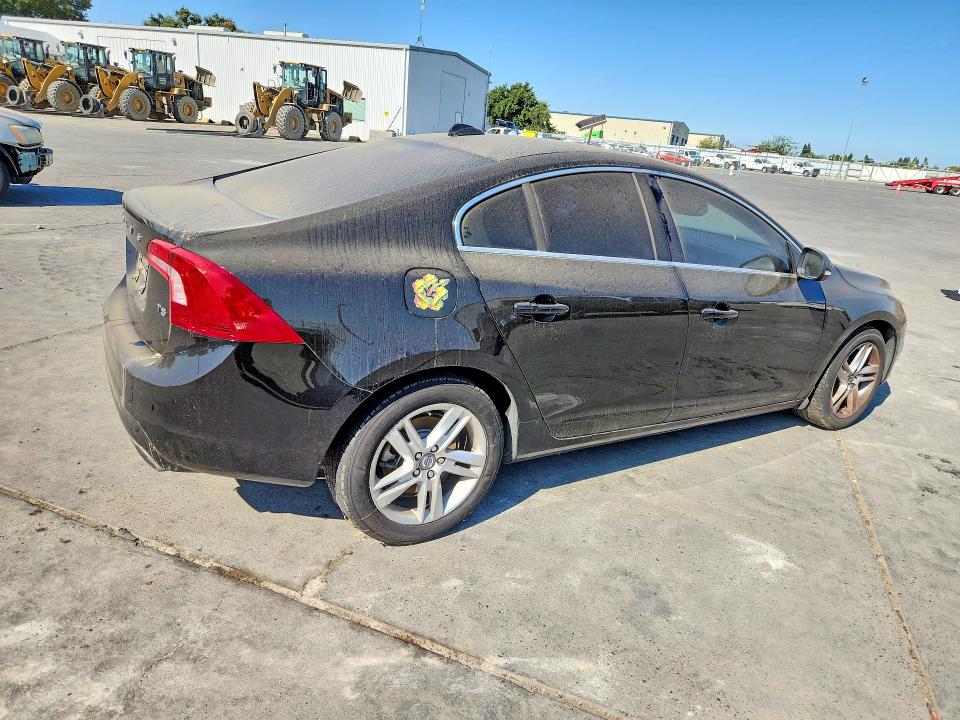 Photo 3 from auction – 2015 VOLVO S60 with VIN YV126MFC8F1314444