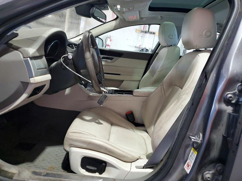 Photo 7 from auction – 2017 JAGUAR XF with VIN SAJBJ4BNXHCY34004