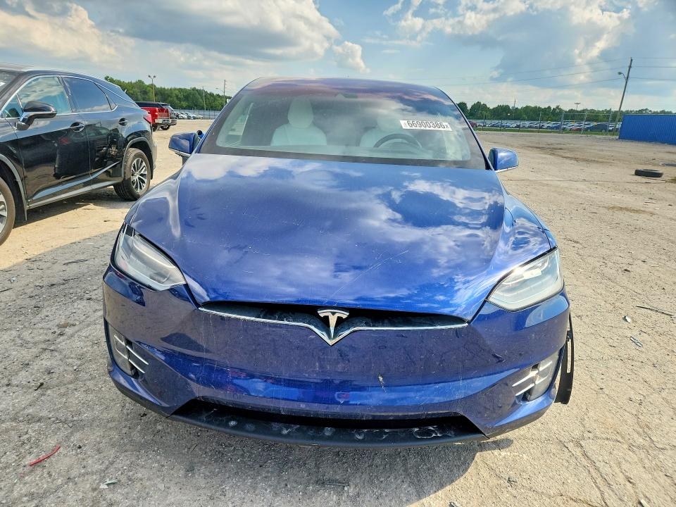 Photo 5 from auction – 2016 TESLA MODEL X with VIN 5YJXCAE23GF012967