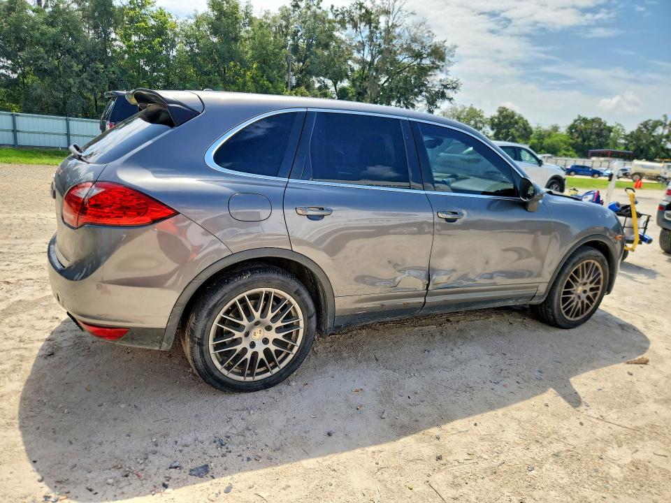 Photo 3 from auction – 2013 PORSCHE CAYENNE with VIN WP1AA2A22DLA02932