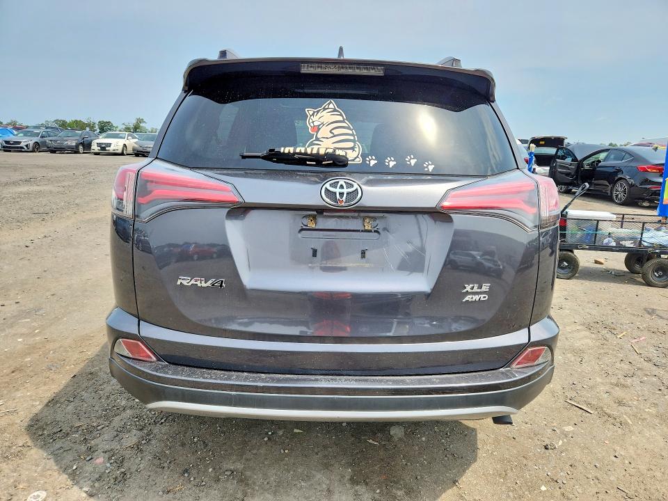 Photo 6 from auction – 2018 TOYOTA RAV4 with VIN JTMRFREV0JJ206607