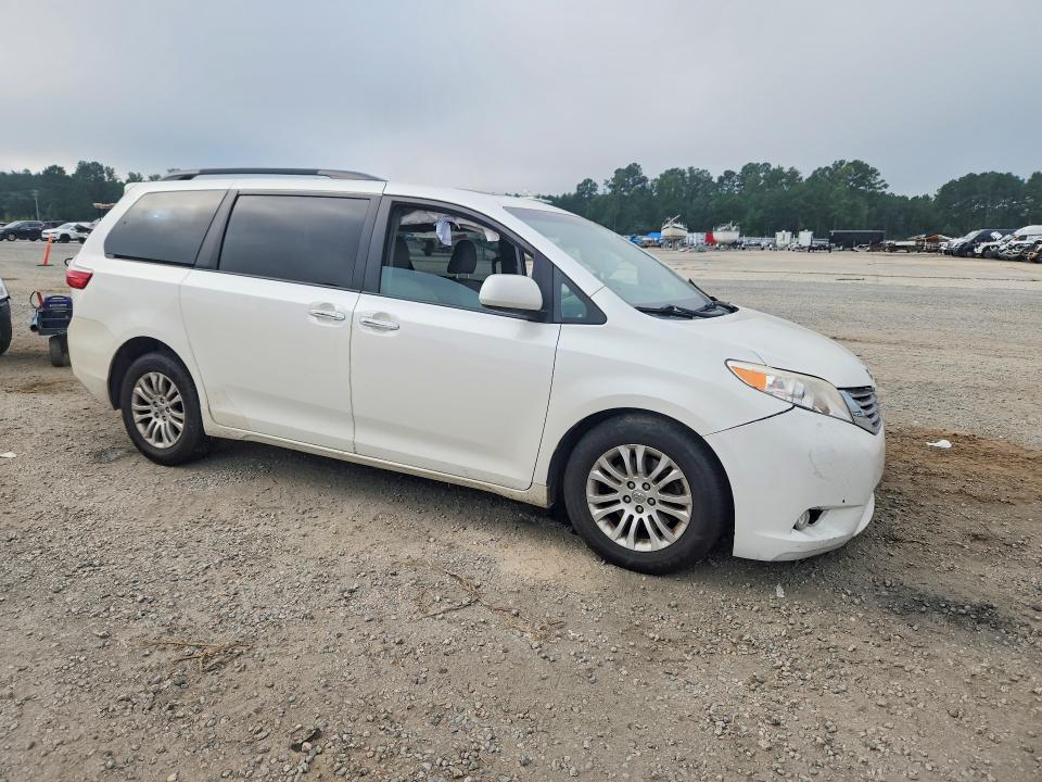 Photo 4 from auction – 2016 TOYOTA SIENNA with VIN 5TDYK3DC7GS702780