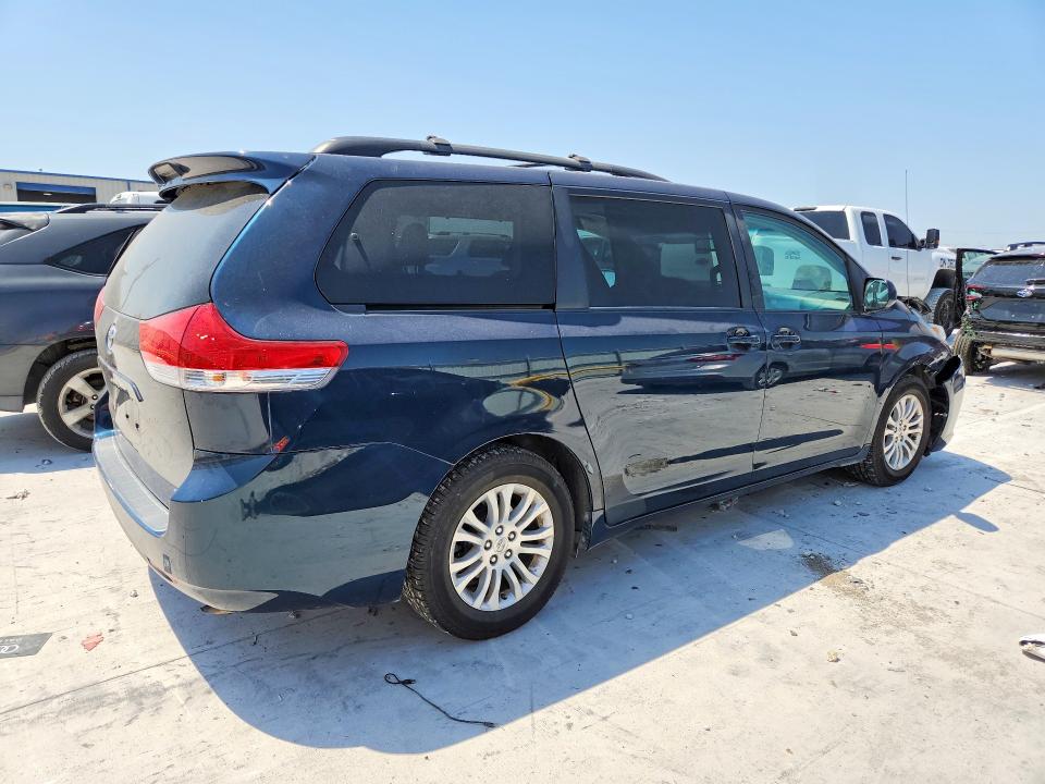 Photo 3 from auction – 2011 TOYOTA SIENNA with VIN 5TDYK3DC0BS154162