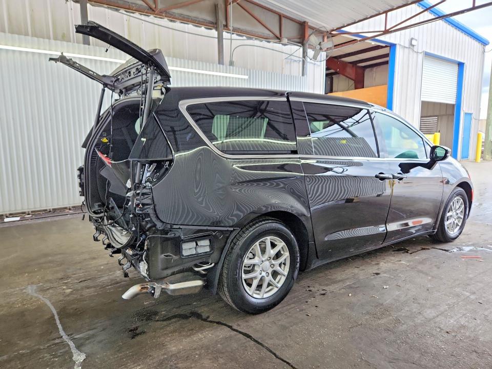 Фото 3 с аукциона – 2027 CHRYSLER PACIFICA с VIN 2C4RC1BG5VR569972