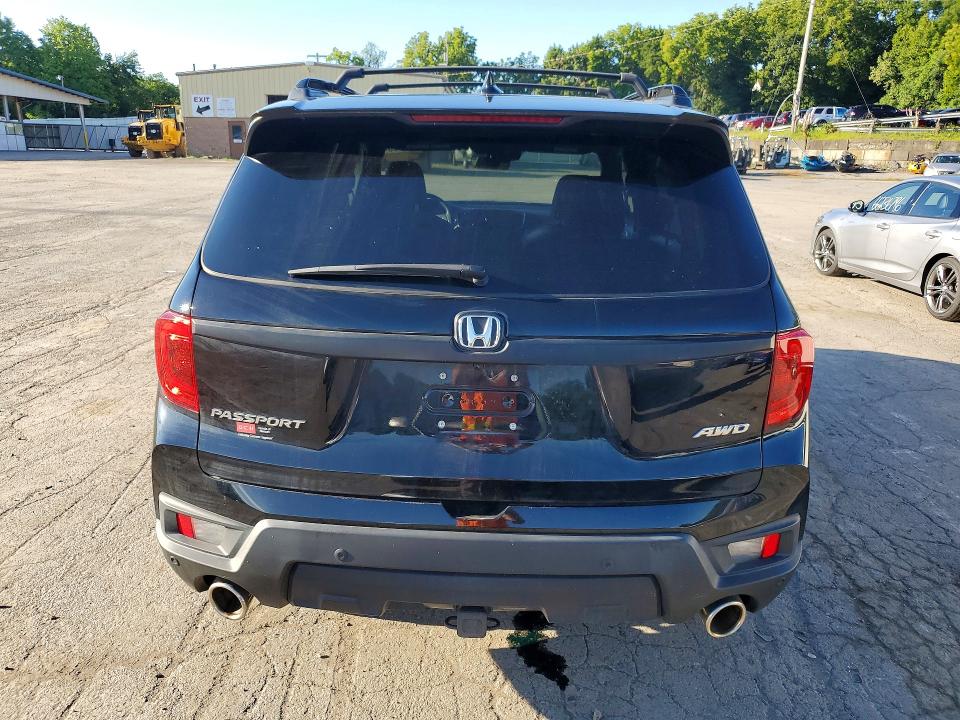 Photo 6 from auction – 2023 HONDA PASSPORT with VIN 5FNYF8H53PB030492