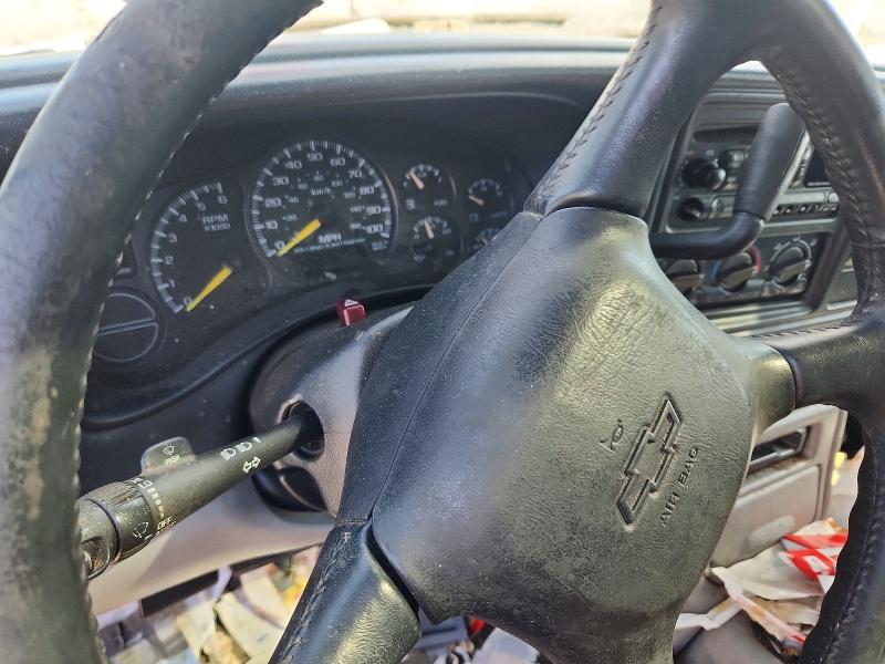 Photo 9 from auction – 2001 CHEVROLET SUBURBAN with VIN 3GNFK16T21G165239