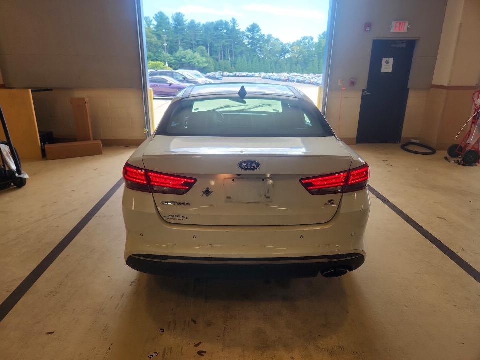 Photo 6 from auction – 2018 KIA OPTIMA with VIN 5XXGT4L32JG233493