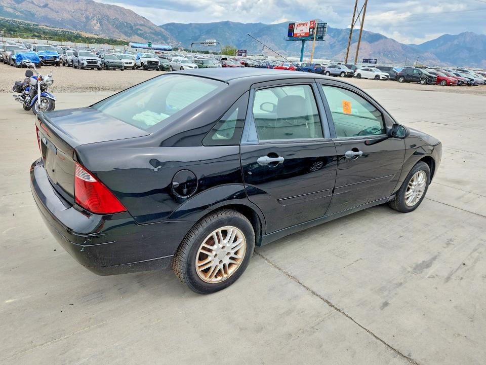 Photo 3 from auction – 2007 FORD FOCUS with VIN 1FAHP34N67W366452