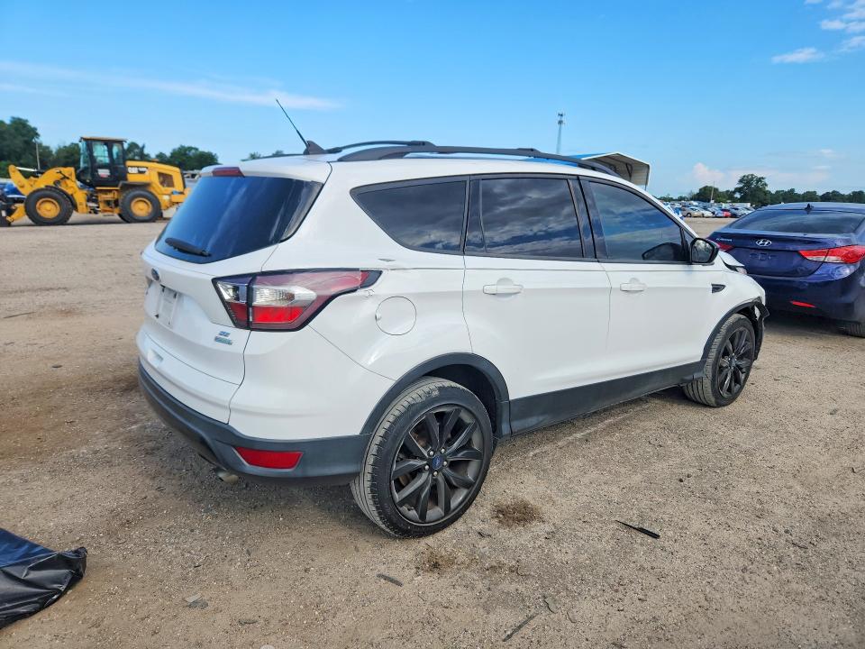 Photo 3 from auction – 2018 FORD ESCAPE with VIN 1FMCU0GD5JUD55164