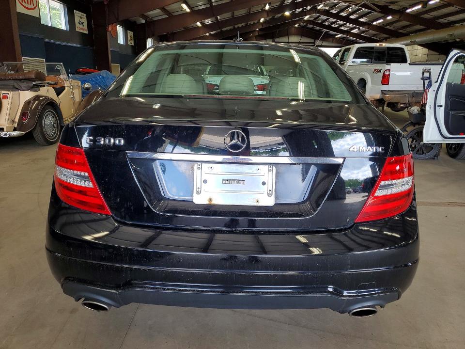 Photo 6 from auction – 2012 MERCEDES-BENZ C with VIN WDDGF8BB2CA704943