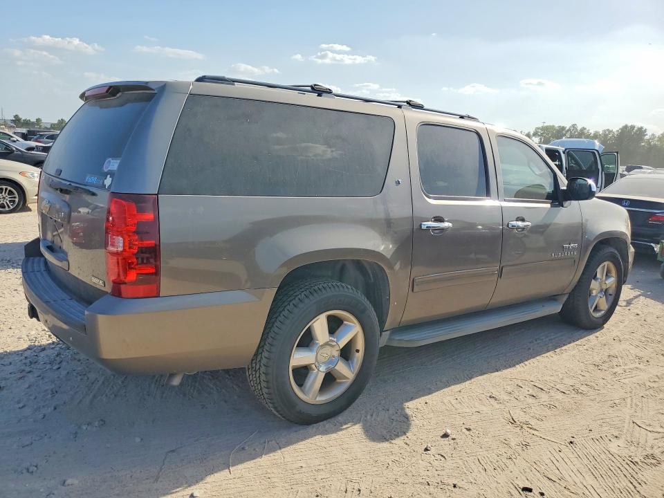 Photo 3 from auction – 2011 CHEVROLET SUBURBAN with VIN 1GNSCJE07BR334398