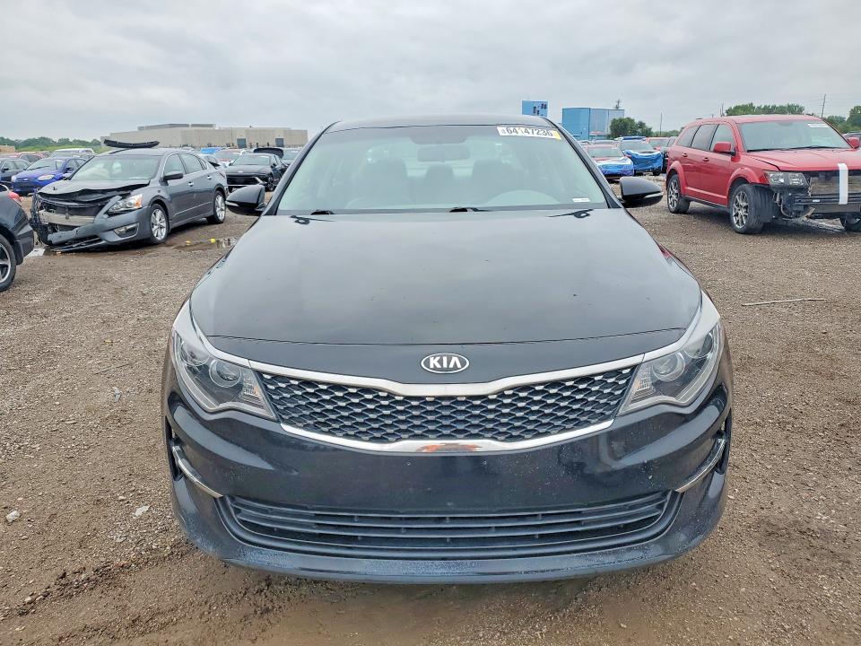 Foto 5 de la subasta – 2017 KIA OPTIMA con VIN 5XXGU4L38HG137598