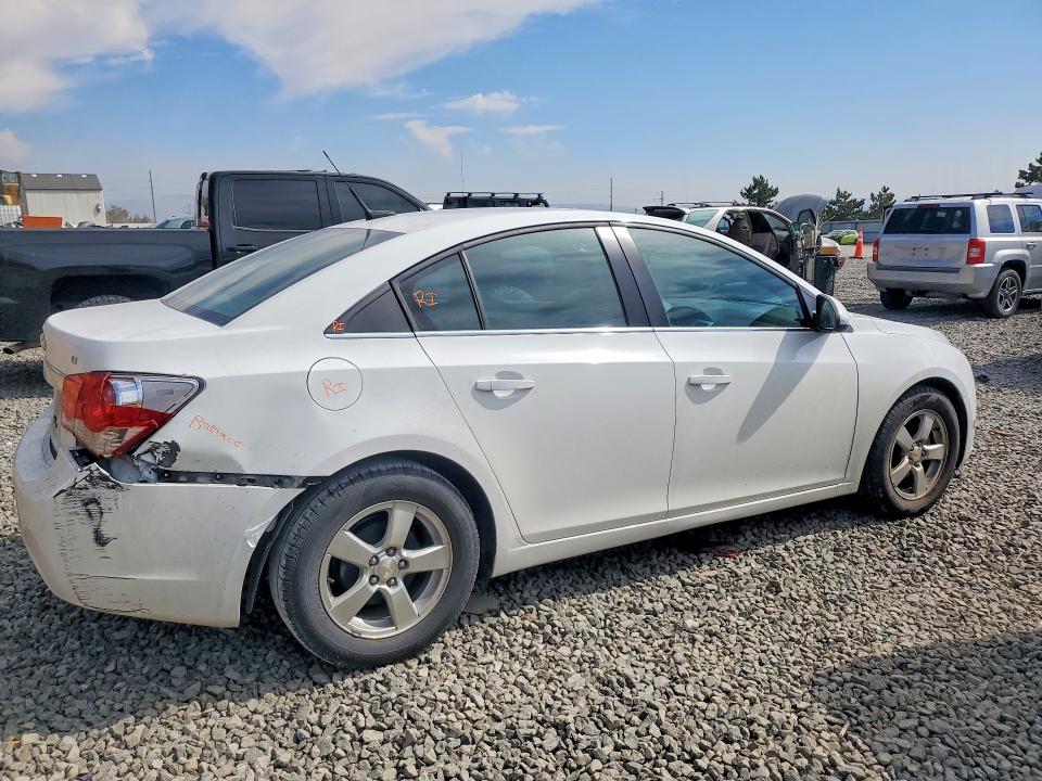 Photo 3 from auction – 2014 CHEVROLET CRUZE with VIN 1G1PC5SB2E7112419