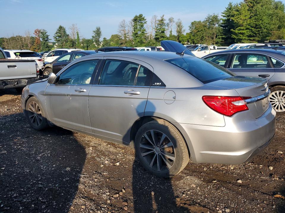 Photo 2 from auction – 2013 CHRYSLER 200 with VIN 1C3CCBCG1DN578209