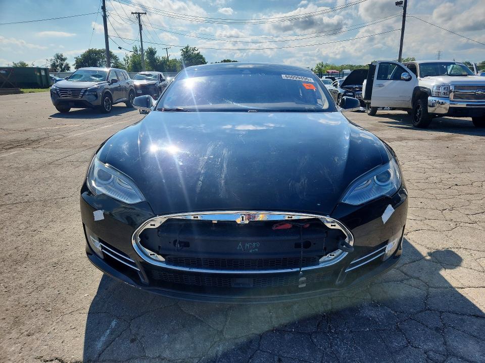Photo 5 from auction – 2014 TESLA MODEL S with VIN 5YJSA1S19EFP56842