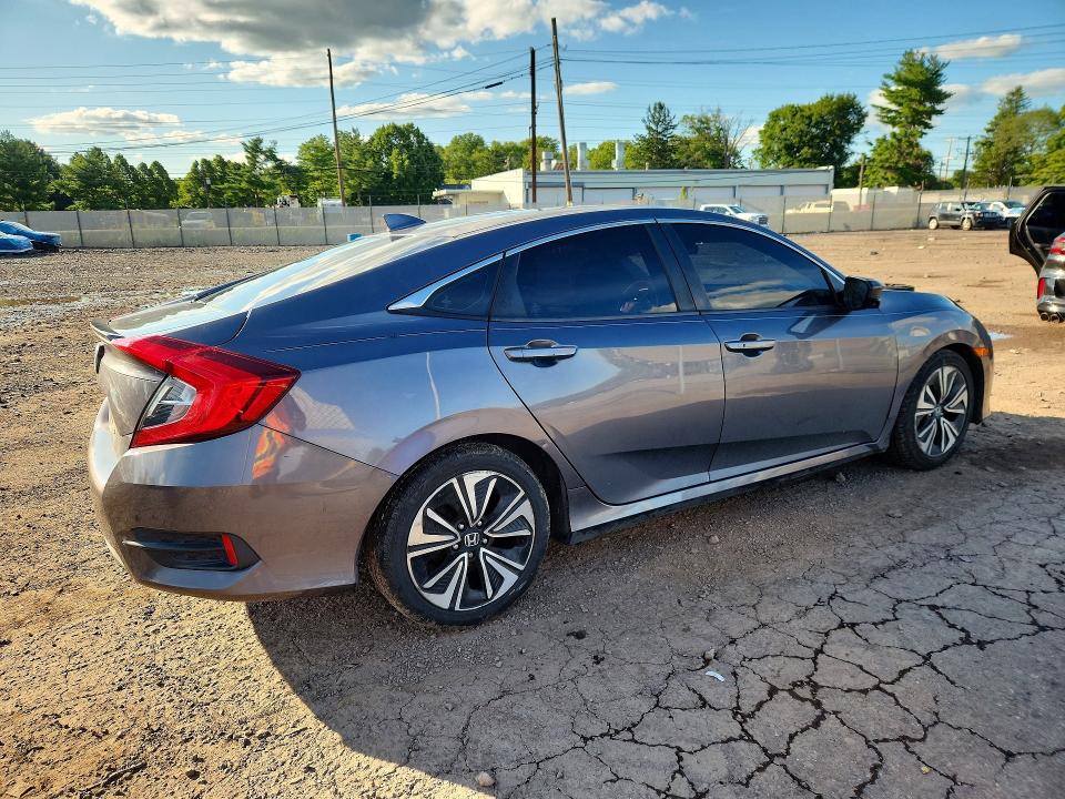 Photo 3 from auction – 2018 HONDA CIVIC with VIN 2HGFC1F36JH641161