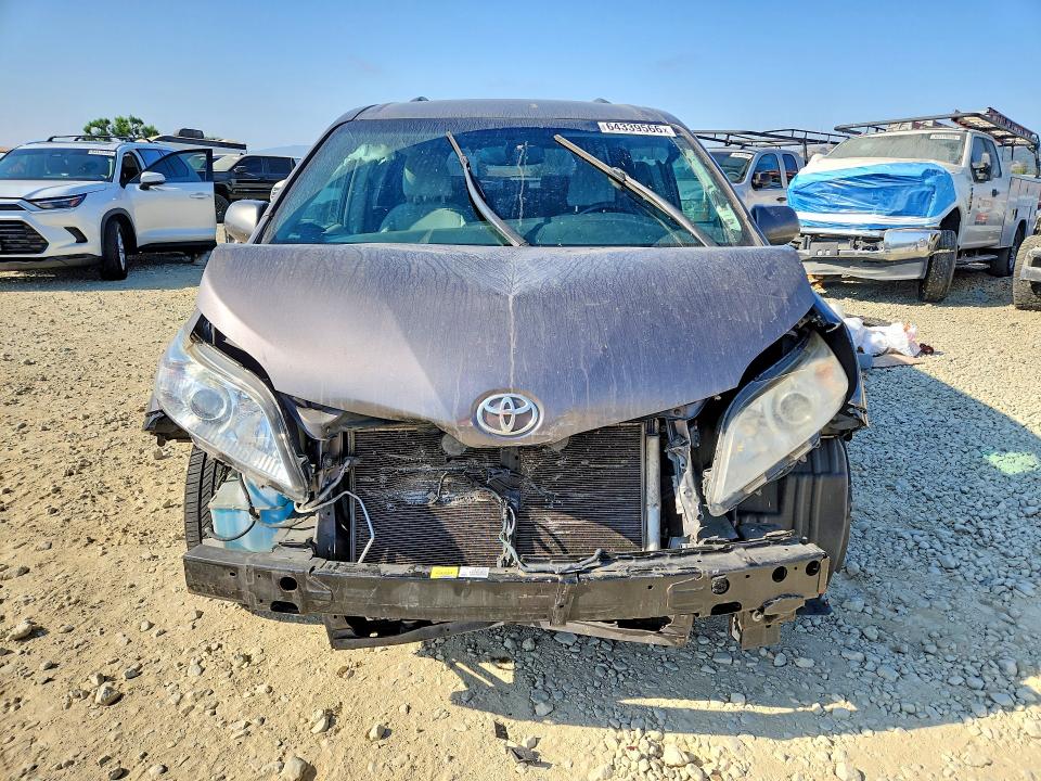 Photo 5 from auction – 2016 TOYOTA SIENNA with VIN 5TDKK3DC3GS738553