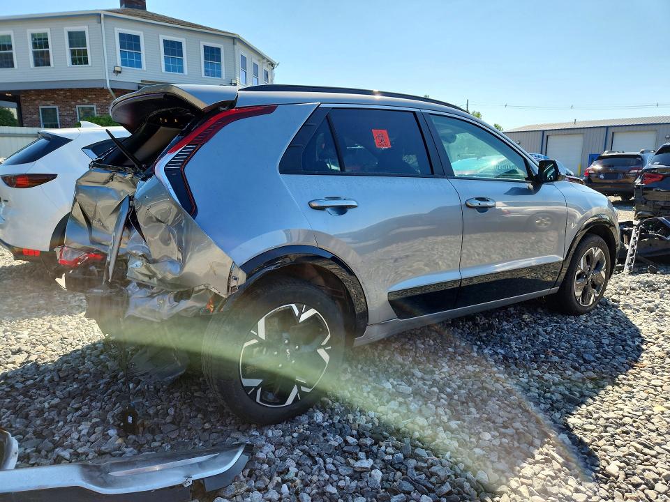 Photo 3 from auction – 2023 KIA NIRO with VIN KNDCR3L12P5053949