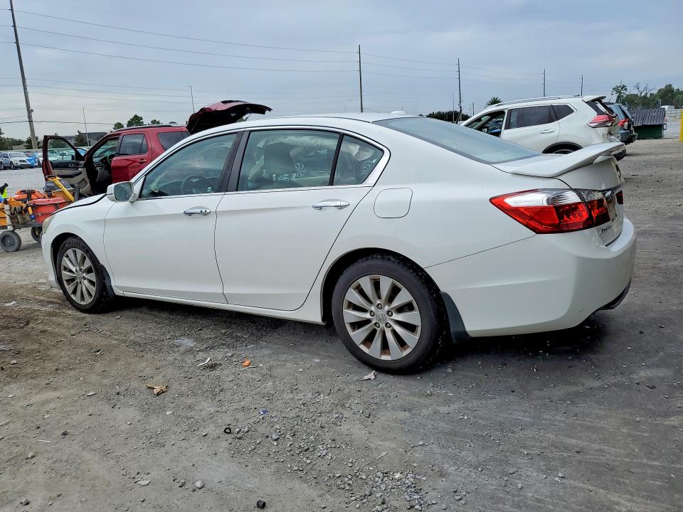 Photo 2 from auction – 2015 HONDA ACCORD with VIN 1HGCR2F80FA007921