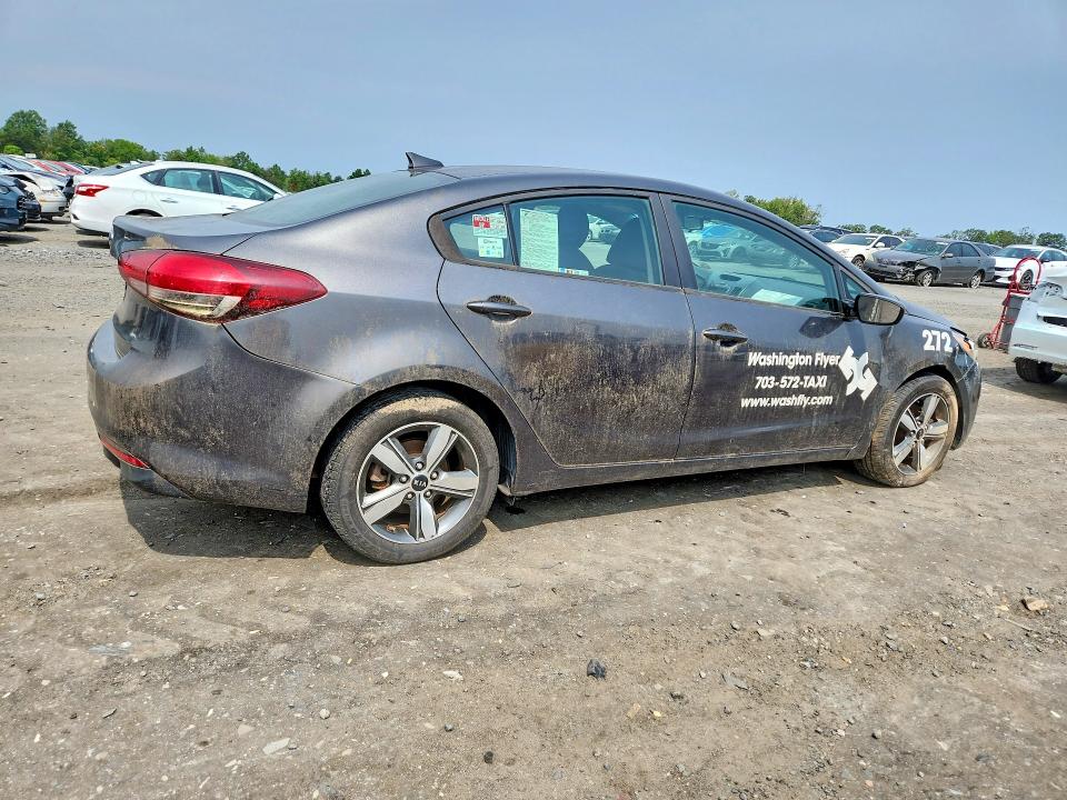 Снимка 3 от търг – 2018 KIA FORTE с VIN 3KPFL4A70JE226200