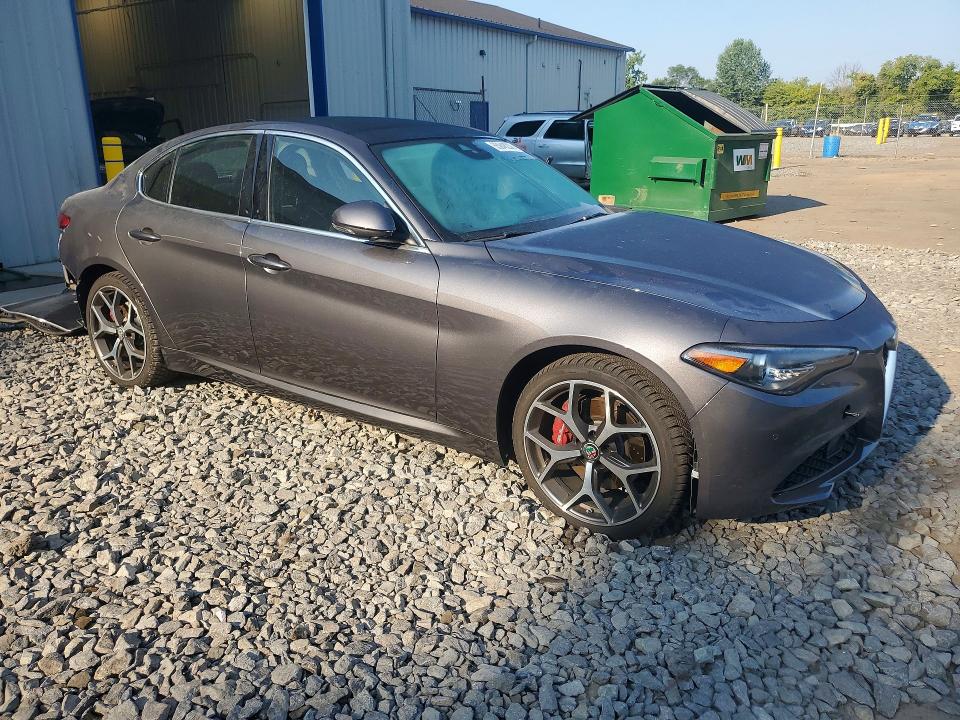 Снимка 4 от търг – 2020 ALFA ROMEO GIULIA с VIN ZARFANBN1L7632519