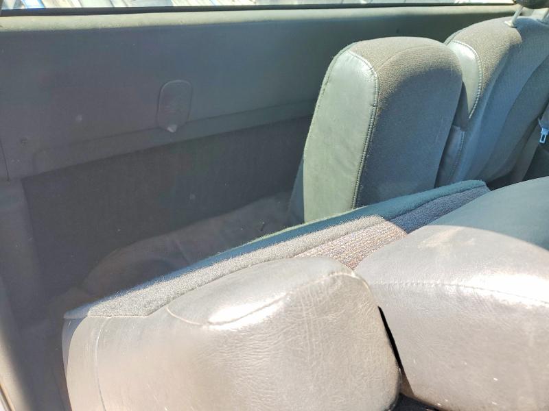 Photo 10 from auction – 2001 CHEVROLET SILVERADO with VIN 1GCEC14W71Z147432
