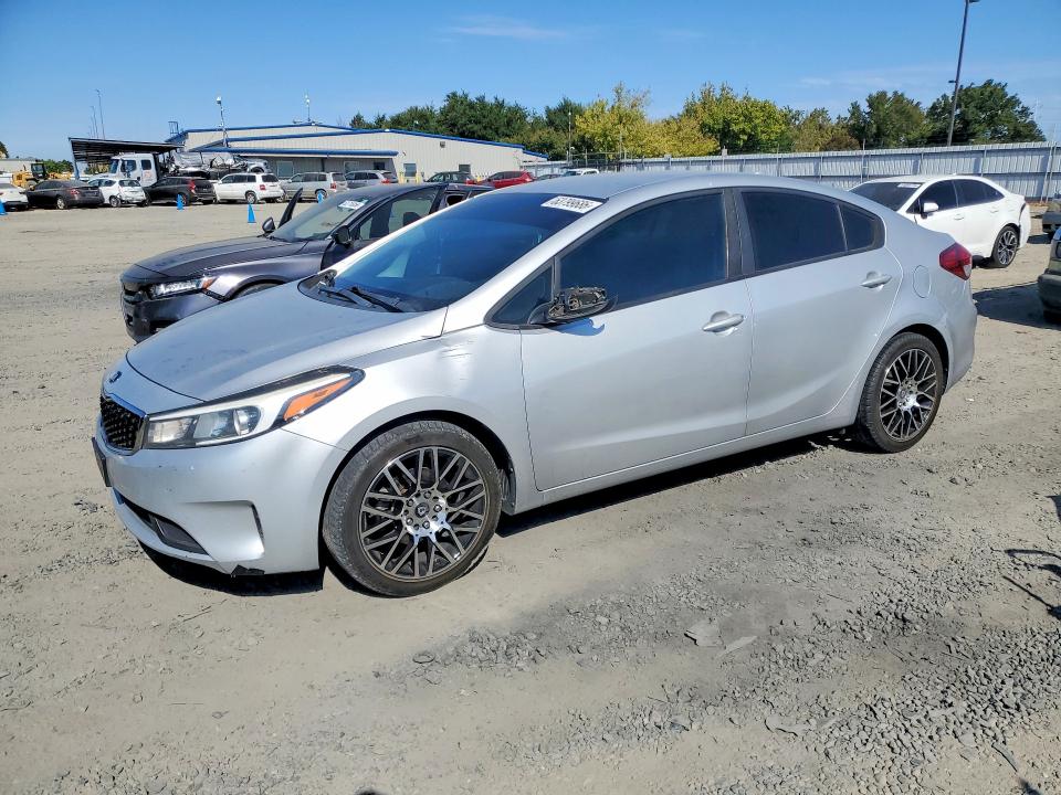 KIA FORTE 2018 with VIN 3KPFK4A72JE220885 - Photo from auction