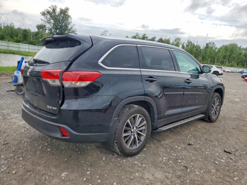 Photo 3 from auction – 2019 TOYOTA HIGHLANDER with VIN 5TDJZRFH2KS612373
