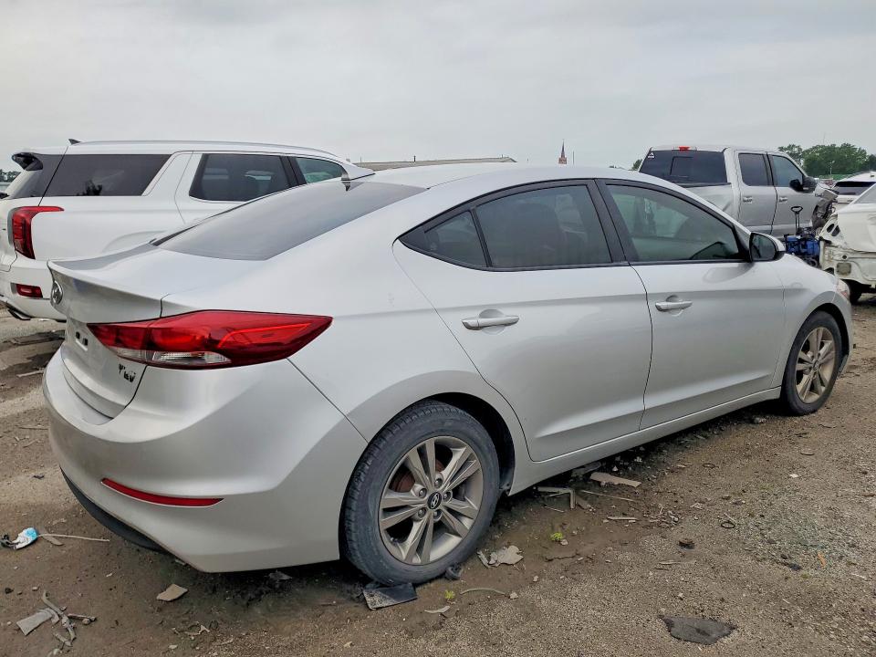 Photo 3 from auction – 2017 HYUNDAI ELANTRA with VIN 5NPD84LF1HH042256