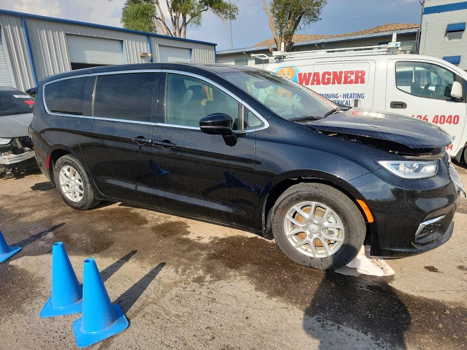 Photo 4 from auction – 2025 CHRYSLER PACIFICA with VIN 2C4RC1BG8SR585854