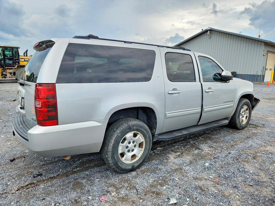 Photo 3 from auction – 2010 CHEVROLET SUBURBAN with VIN 1GNUKJE3XAR243131