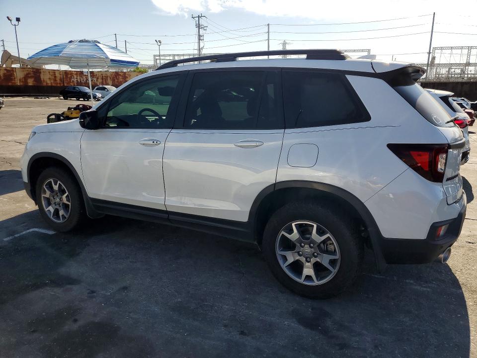 Photo 2 from auction – 2022 HONDA PASSPORT with VIN 5FNYF8H6XNB024792