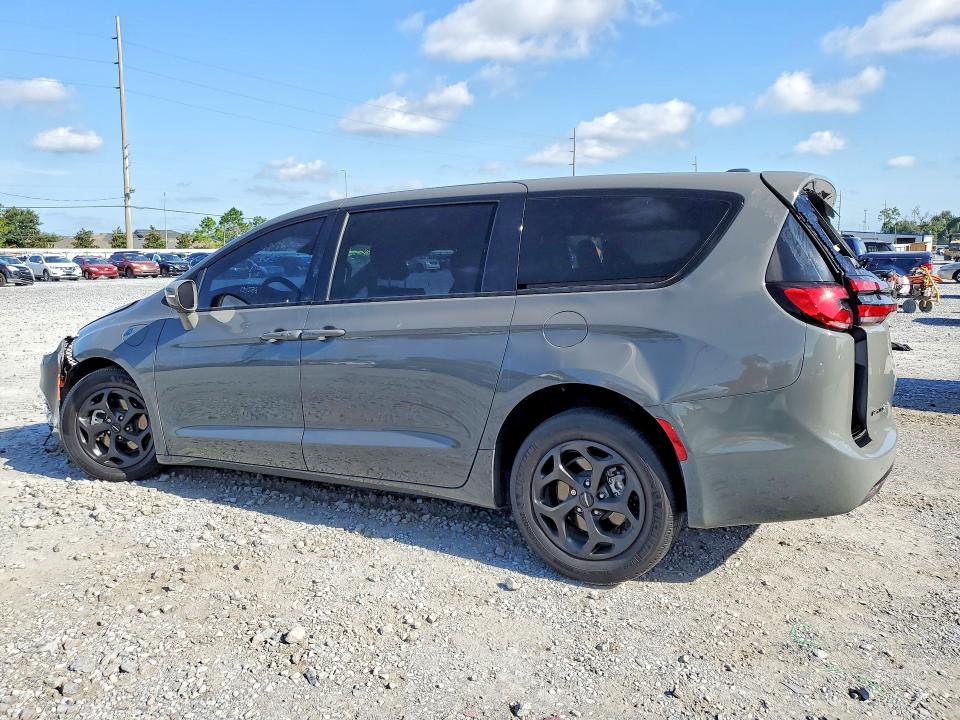 Photo 2 from auction – 2022 CHRYSLER PACIFICA with VIN 2C4RC1L74NR139588