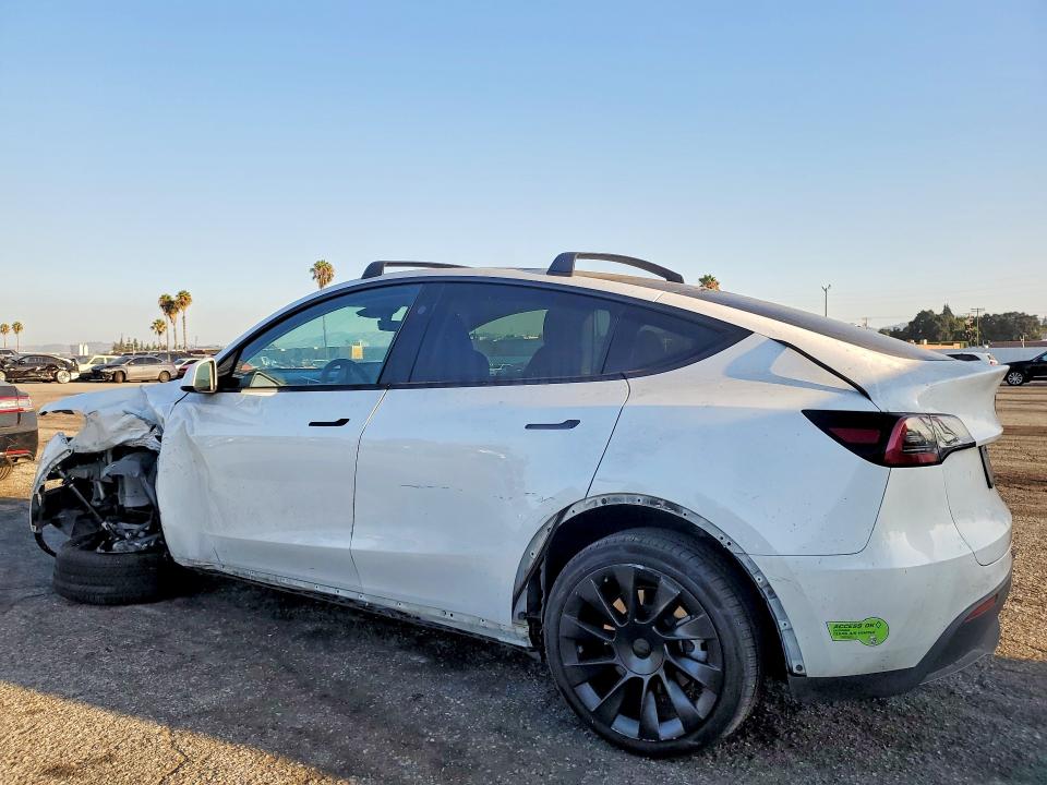 Zdjęcie 2 z aukcji – 2023 TESLA MODEL Y z VIN 7SAYGDEE9PF848774